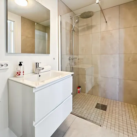 With 2 Bedrooms Ap 12 Apartment *